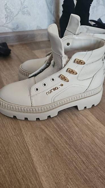 Демисезонные куртки: Продам дубленку детскую; куртку двустороннюю; сапожки демисезонные — 9