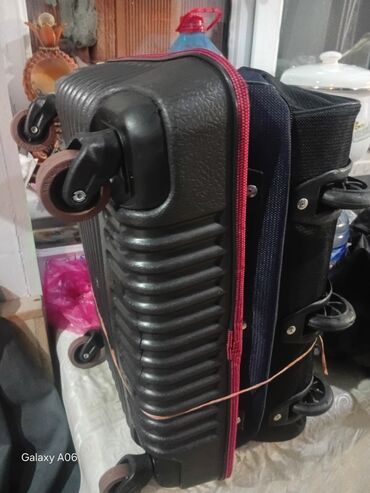 Çamadanlar: Səyahət üçün çanta və çamadan dəsti.Balacalar 10 manatdan 14 manata — 4