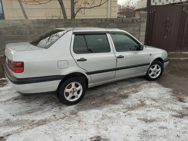 Volkswagen: Volkswagen Vento: 1994 г., 1.8 л, Механика, Бензин, Седан