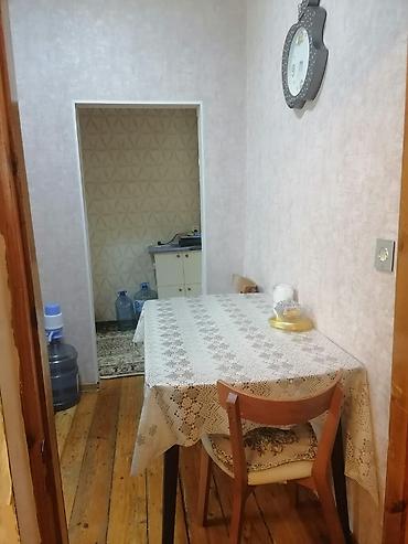 şüvelanda evler: Şüvəlan, şimali QRES qəsəbəsi, mərkəzdə – 2 mərtəbəli binanın 1-ci — 8