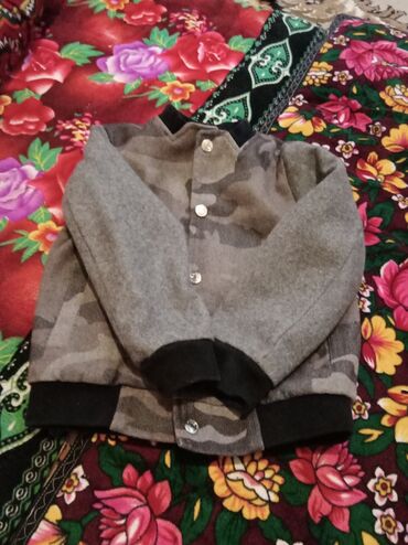 кышкы бут кийим: Продаю курточки 
на мальчика 
размер на 2-3 года 
в хорошем состоянии