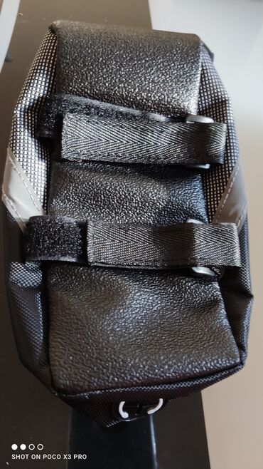 Dodaci za bicikl: Torbica za bicikli sa dodatkom za slušalice Imam u crno sivoj i crno na lalafo.rs — 7 Dodaci za bicikl: Torbica za bicikli sa dodatkom za slušalice Imam u crno sivoj i crno — 7