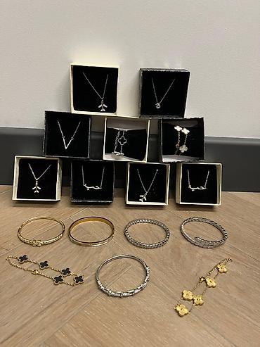 Наборы украшений: Набор украшений: браслеты и подвески. цена 350 за цепочки И — 1