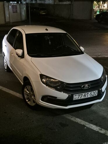 VAZ (LADA): Barter de var Lada Granta modelinin bu ağ rəngli sedanı dörd qapıya və — 9