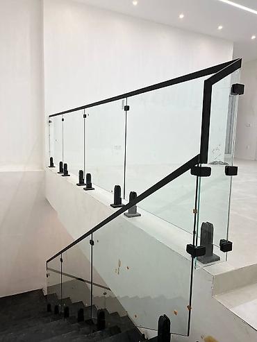 Ev və bağ: Şüşə məhəccər və müasir pilləkən sistemləri - Dizayn: Minimalist və — 7