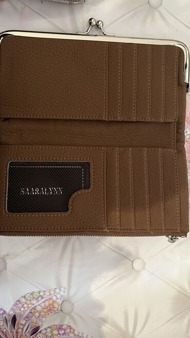 Кошельки: Кожаные женские кошельки. Особенности: - Компактный формат с клапаном — 6