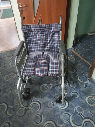 Инвалидные коляски: Продаю инвалидную коляску, выдерживает 100 кг. Немного б.у. В отличном