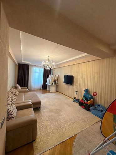 Kirayə mənzillər: 🏢 ƏCƏMİDƏ 2 OTAQLI ƏŞYALI OFİS 📍 Ünvan: Əcəmi, Zərifə parkına yaxın 🚌 — 5