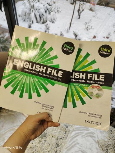 dvd диски с фильмами: Продаются книга ENGLISH FILЕ, и рабочая тетрадь. В комплекте идёт с