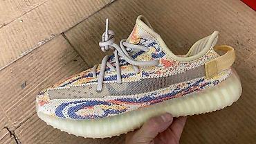bff torba: Adidas Yeezy
brojevi 36 do 44
cena 4000 dinara — 2