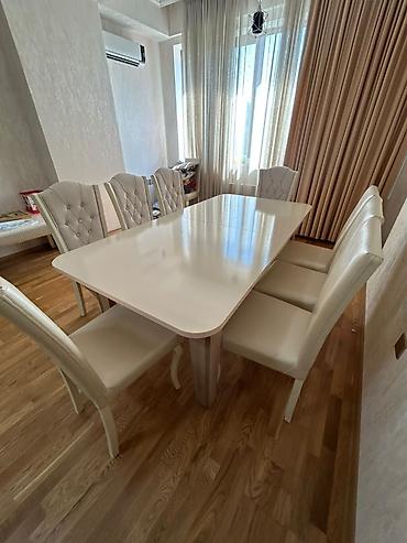 Qonaq otağı üçün, İşlənmiş, Kvadrat masa, 12 stul lalafo.az -da Qonaq otağı üçün, İşlənmiş, Kvadrat masa, 12 stul