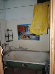 срочно продаю дом в военно антоновка: 2 комнаты, 30 м², 105 серия, 1 этаж, Старый ремонт