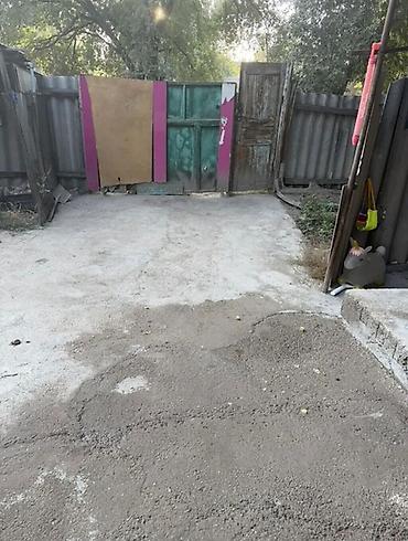 квартал: Продаётся участок с домом из кирпича. - Участок огорожен высоким — 6