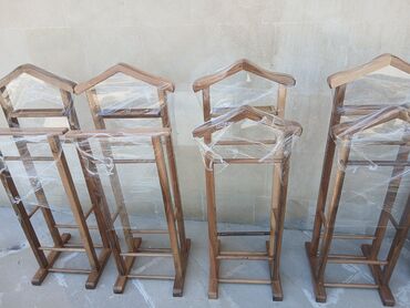 Ev üçün digər mebel: Bu, paltarların səliqəli saxlanması üçün nəzərdə tutulmuş taxta — 10