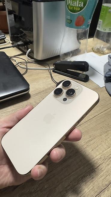 Apple 16 pro очень хороший состояние, не одной сарапина нету, купил в