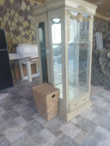 Dolab vitrinləri: Klassik üslubda vitrin şkafı - Material: ağ rəngli ağac karkas, şüşə — 1