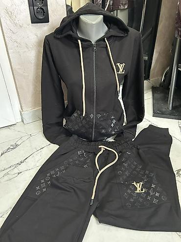 Gornji i donji deo: Ženske trenerke – kompleti dukserica + donji deo Velicine S M L XL - — 1