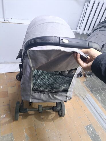 Коляски: Коляска, цвет - Серебристый, Б/у — 1