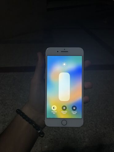 ayfon 4es: IPhone 8 Plus, 64 GB