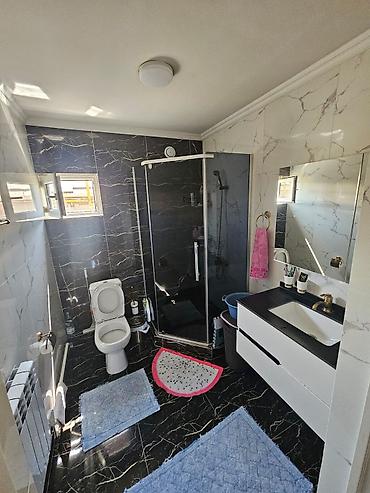 Продажа коттеджей и домов: Дом с благоустроенным двором и навесам 160квм 5 соток мебель остоется — 10