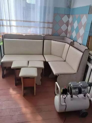 төө куш: Бакча эмерек комплекти, Отургучтар