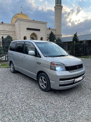 Toyota: Toyota Voxy: 2004 г., 2 л, Автомат, Бензин, Минивэн