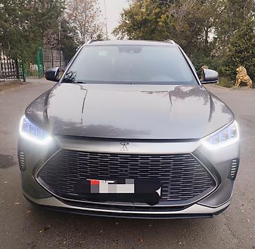 kamry 35: BYD Song Plus: 2021 г., 1.5 л, Гибрид, Кроссовер — 1