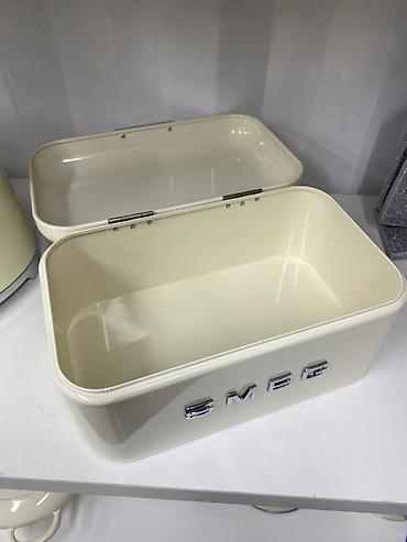 Сервировочная посуда и аксессуары: Хлебница SMEG, кремовый цвет (ivory), стиль 50-х. - Корпус из металла — 2