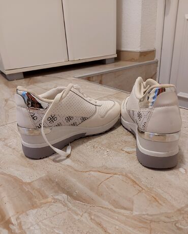 nike patike za zimu: 36, bоја - Bela na lalafo.rs nike patike za zimu: 36, bоја - Bela