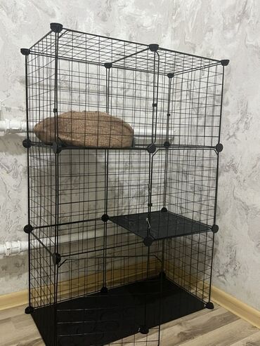купить клетку для декоративного кролика: Продаю клетку, очень удобная, классная . В цене немного уступлю
