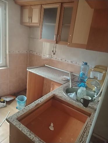 Mətbəx mebeli: Taxtadan hazırlanmış, yuxarı hissəsində qapıları şüşəli olan mətbəx -da lalafo.az — 11 Mətbəx mebeli: Taxtadan hazırlanmış, yuxarı hissəsində qapıları şüşəli olan mətbəx — 11