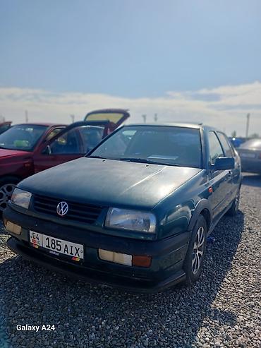 Volkswagen Vento: 1995 г., 1.8 л, Механика, Бензин, Седан