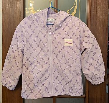 Верхняя одежда: Куртки и пальто для девочки, на 2-4 год. Можно носить до 100 — 4