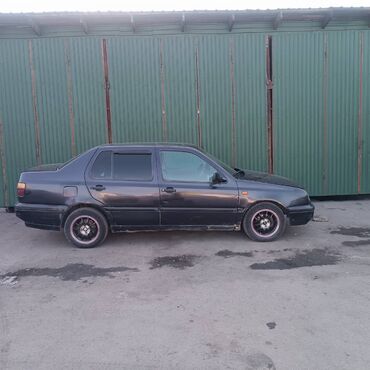 Volkswagen: Volkswagen Vento: 1993 г., 1.8 л, Механика, Бензин, Седан