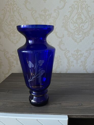 Vazalar: Bir vaza — 13