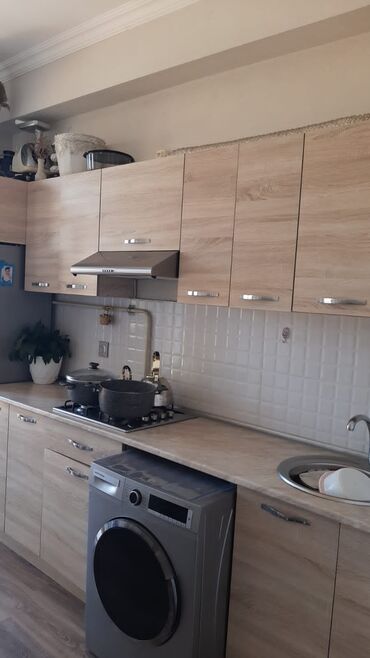 раковина под стиральную машину: Metbex mebeli 550₼ satilir .Olcu 4 metr .Uzerinde qaz,moyka,aspiratr