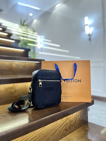Сумки и чехлы: Барсетка Louis Vuitton 💼 Люксовое качество😍 В комплекте подарочный