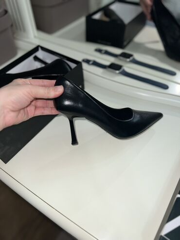 Сапоги: Высокие черные сапоги-ботфорты из эластичного материала, плотно — 12