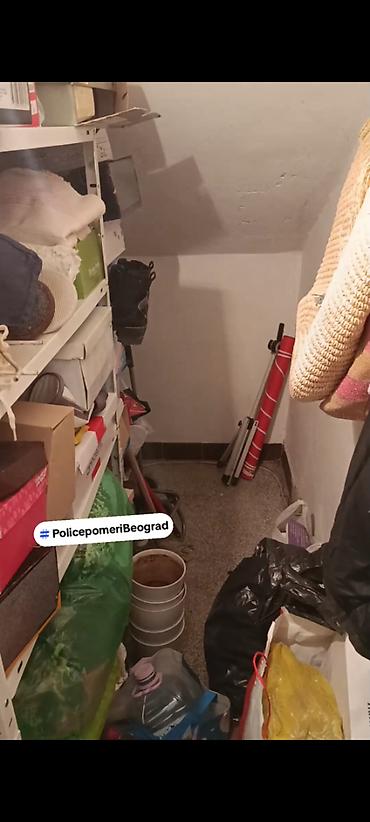 dvosed mali: Komoda se izradjuje od Univera debljine 18mm u beloj boji — 2