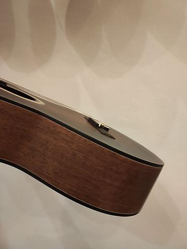 Gitaralar: Klassik gitara Model:VC404 HSB Simlərin sayı: 6 Üst:Sitka Spruce — 4