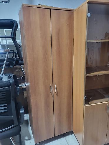 Mebel: İşlənmiş, 2 qapılı, Qəhvəyi, Açılan, Düz dolab — 1