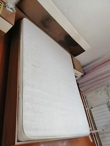 Ev və bağ: İki nəfərlik yataq dəsti - Ölçü: təxmini king/queen ölçülü (geniş iki — 4