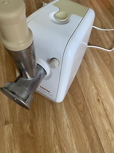 Ət çəkən maşınlar: Tefal Le Hachoir 1500 elektrik ətçəkən - Güc: Maks. 1500W (motor — 2