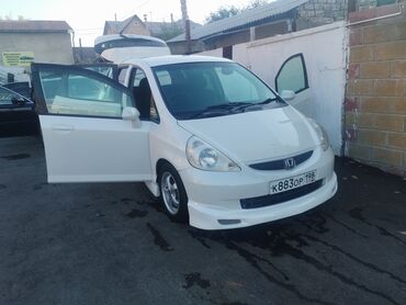 продаю митсубиси лансер: Honda Fit: 2001 г., 1.3 л, Автомат, Бензин, Хэтчбэк