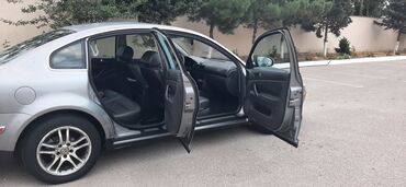 Volkswagen: Volkswagen Passat: 1.8 l | 2004 il Sedan — 8