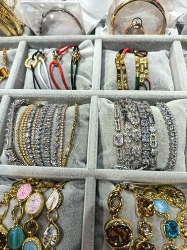 Bijuteriya dəstləri: Zərgərlik dəstləri – zövqlü aksesuar seçimi 1) Yaşıl daşlı çiçək — 15