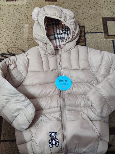 продаю пиджак: Продаю куртку новая на 3-5 л. Рюгзачек новый
