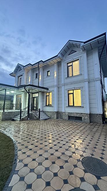 Продажа коттеджей и домов: 🏡 Продаётся особняк в районе Арча-Бешик 📍 Адрес: улица Шералиева — 1