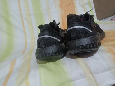 Krasofkalar və idman ayaqqabıları: Salam teklukesizlik ayablari tezedi 42razmer super gorunuşu var burnu — 5
