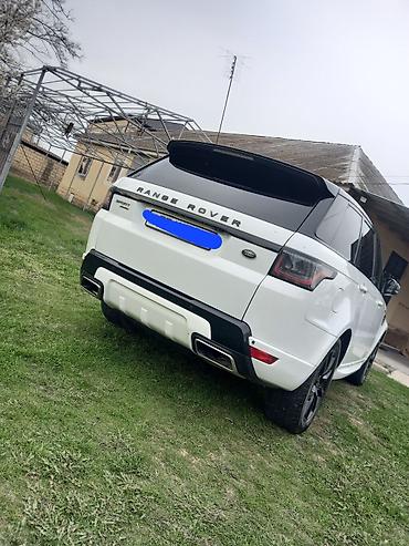 range rover on susesi: Range Rover Sport – ağ kuzov, qara dam və qara detallarla dinamik — 7